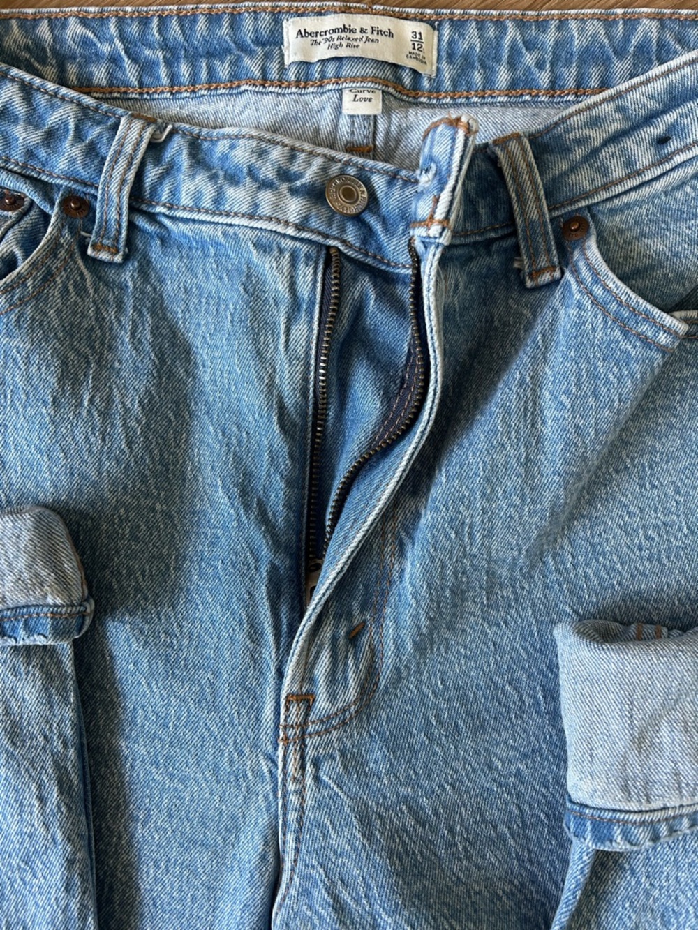 Abercrombie & Fitch 90s Relaxed High Rise Curve Love Jeans - Picture 3 of 4